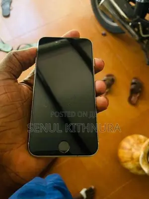 Apple iPhone SE 3 (Used)