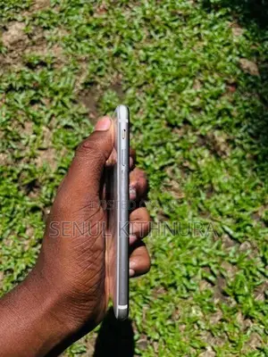 Apple iPhone SE 3 (Used)