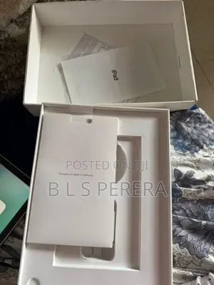 Apple iPad A2696 10th Gen