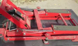 Motorcycle hydraulic jack stand