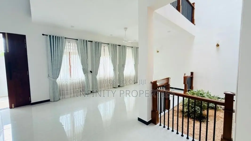 (AFA138) Brand New Luxury House Sale in Lake Road Pelawaththa