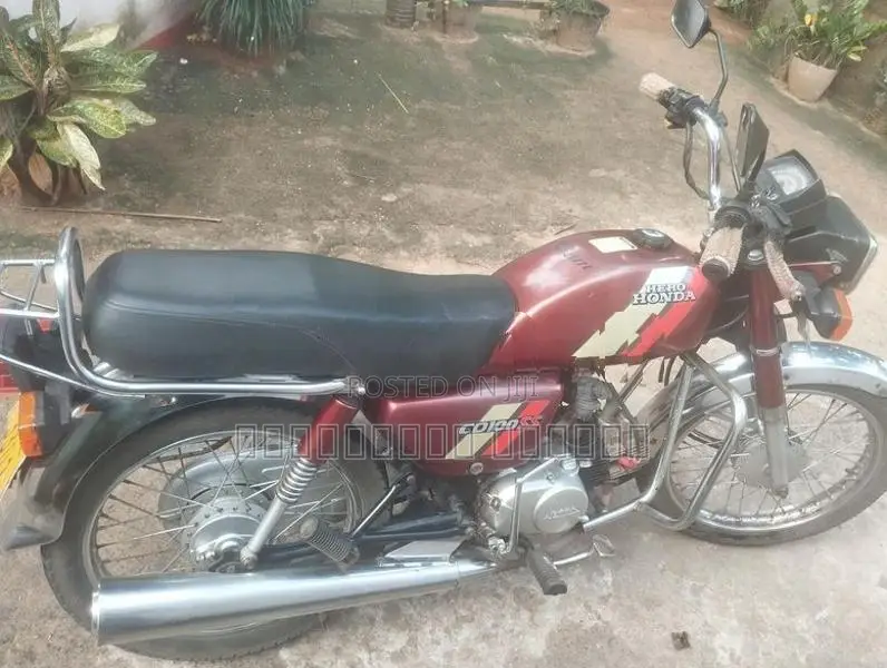 Hero CD 100 2005