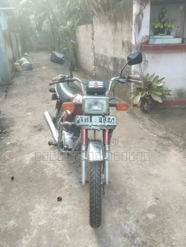 Hero CD 100 2005