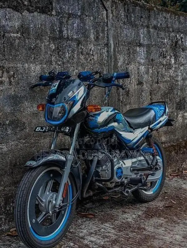 Bajaj CT100 2025