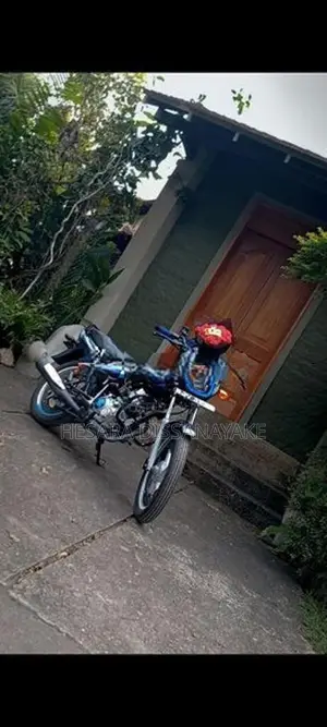 Bajaj CT100 2025