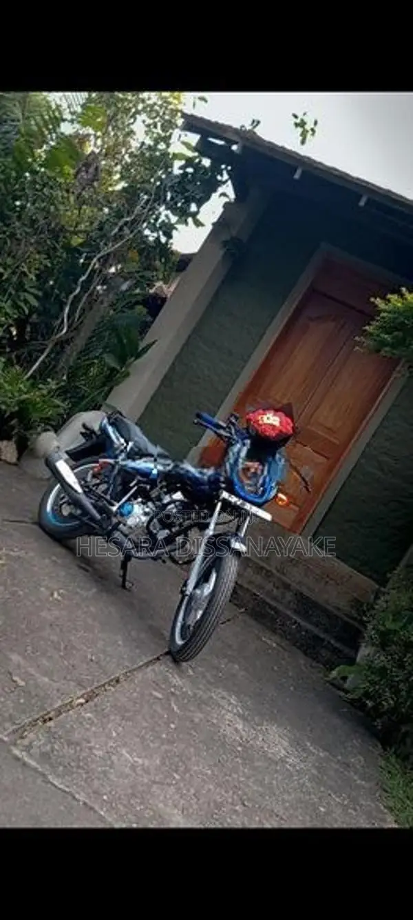 Bajaj CT100 2025
