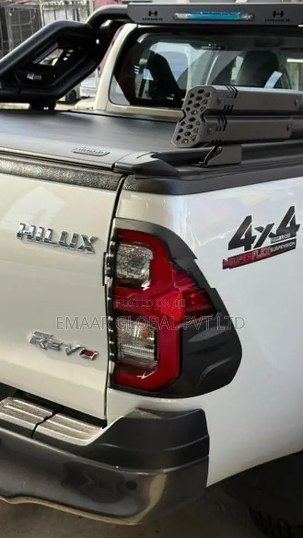 Toyota Hilux REVO ROCCO 2025