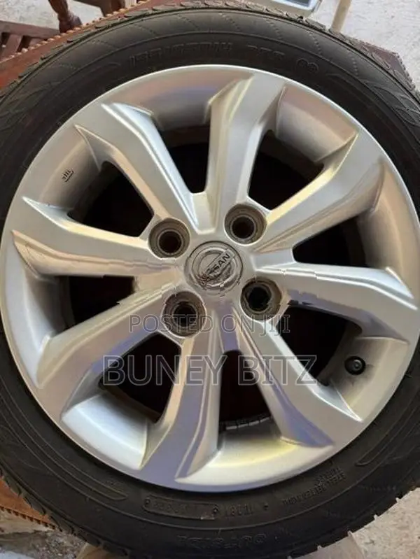 Nissan Alloy Wheels with Dunlop Tires (155/65R14)