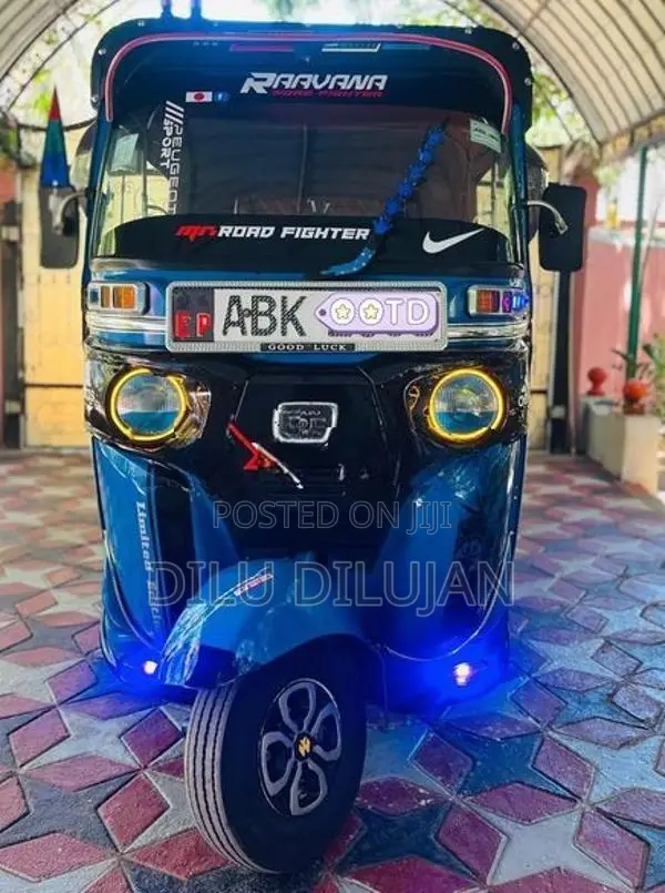 Bajaj RE Three Wheel 2016