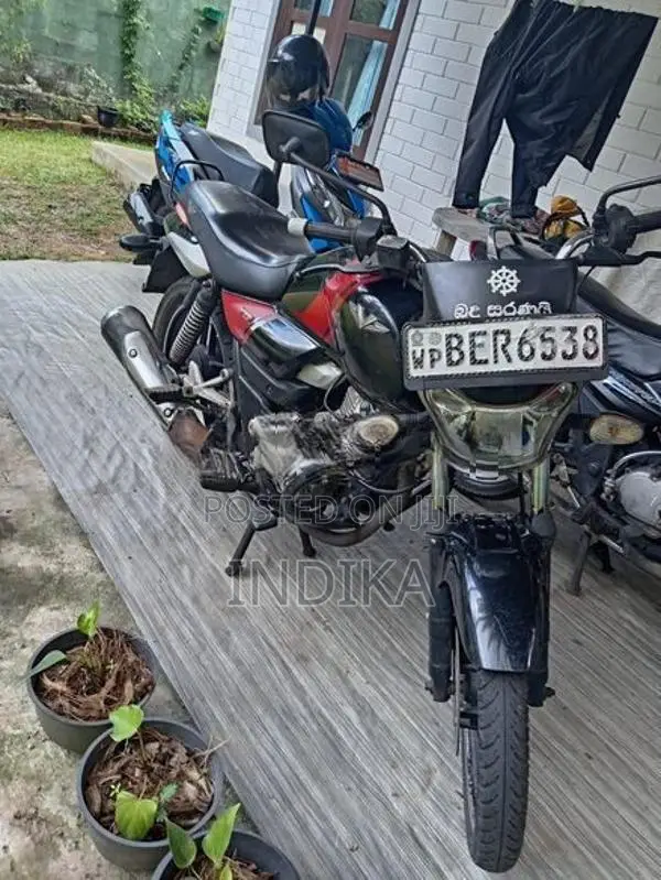 Bajaj V15 2016