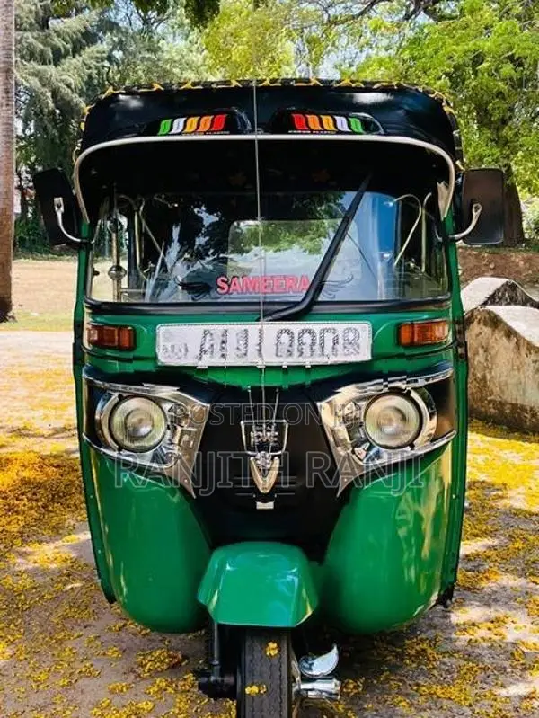 Bajaj RE 2019