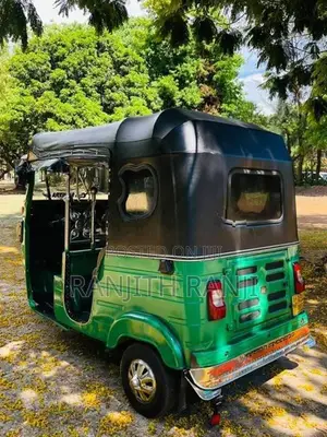 Bajaj RE 2019