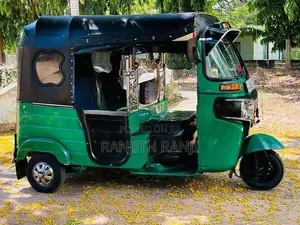 Bajaj RE 2019