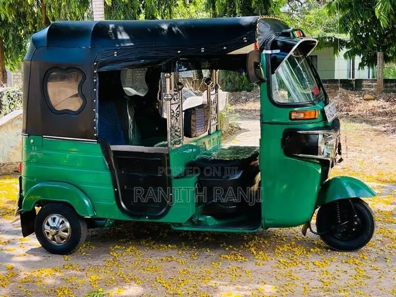 Bajaj RE 2019
