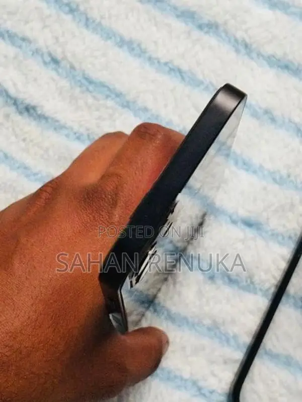 Apple iPhone 12 (Used)