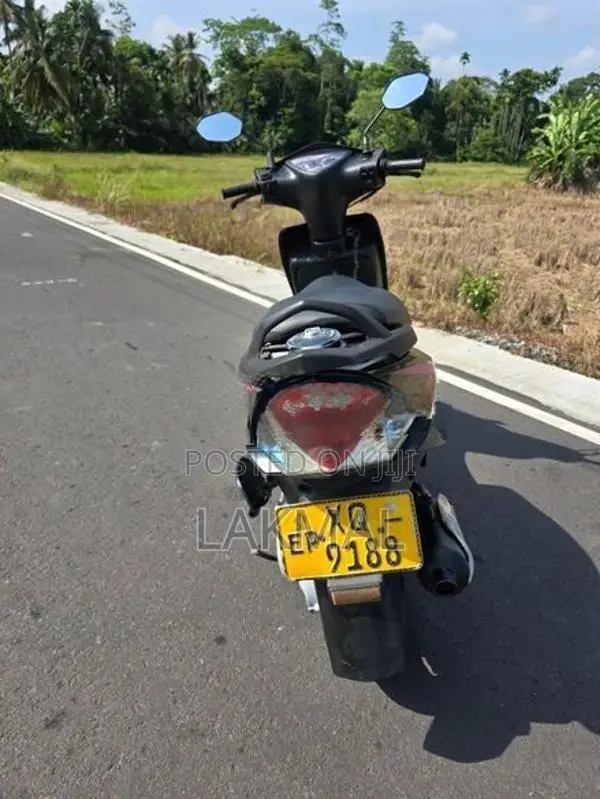 TVS Streak Scooty 2012