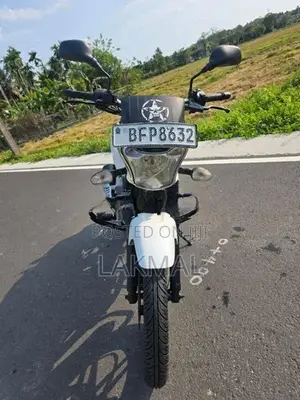 Bajaj V15 2016