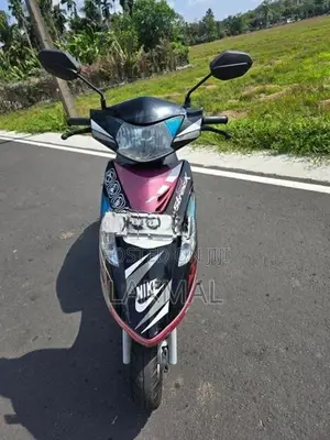 TVS Streak Scooty 2012
