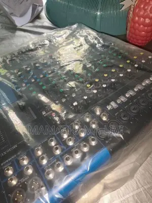 Yamaha 16 Channel Mixer