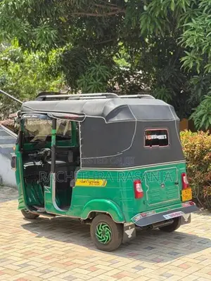 Bajaj RE 2015