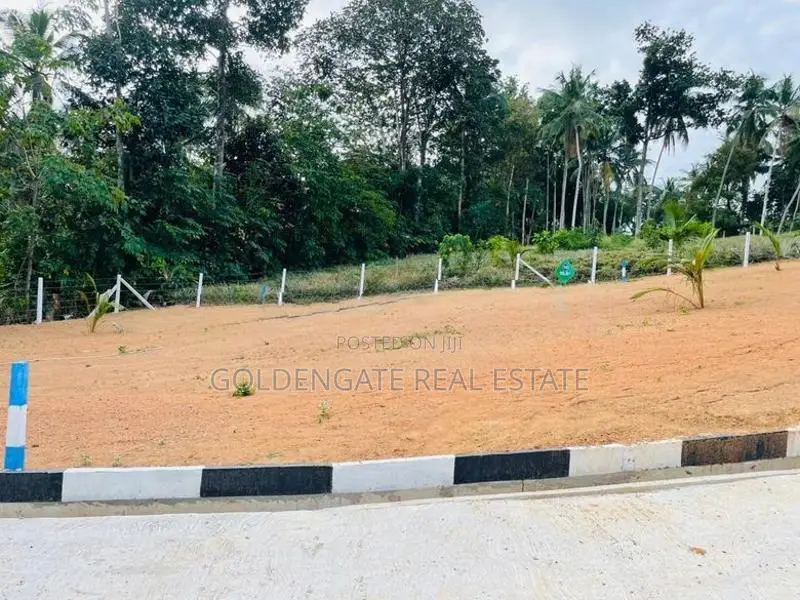 Yakkala, Valuable Land For Sale Near the Lyceum School