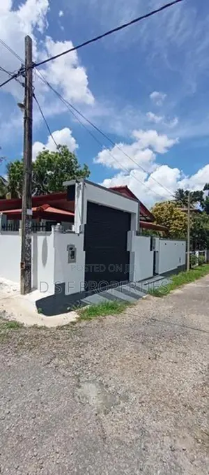 A BRAND NEW SINGALE STORY HOUSE In WALKING DISTANCE HIGH LEVEL ROAD
