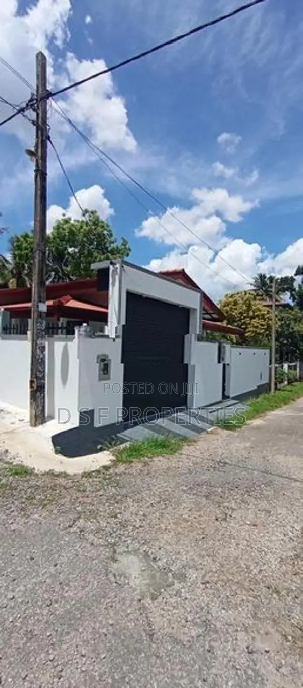 A BRAND NEW SINGALE STORY HOUSE In WALKING DISTANCE HIGH LEVEL ROAD