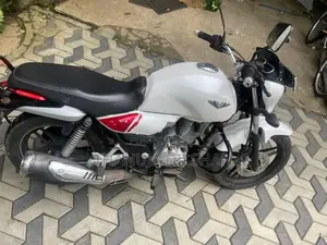 Bajaj V15 2016