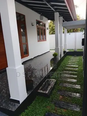 A BRAND NEW SINGALE STORY HOUSE In WALKING DISTANCE HIGH LEVEL ROAD