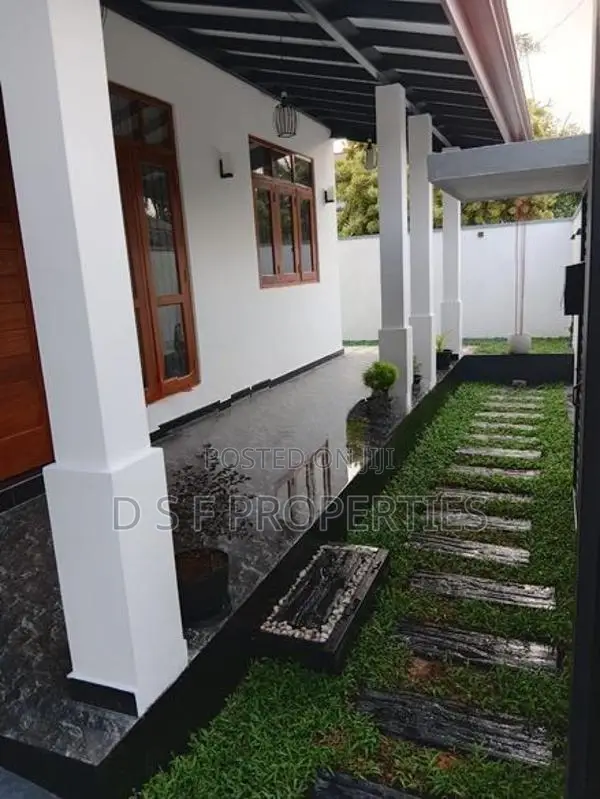 A BRAND NEW SINGALE STORY HOUSE In WALKING DISTANCE HIGH LEVEL ROAD