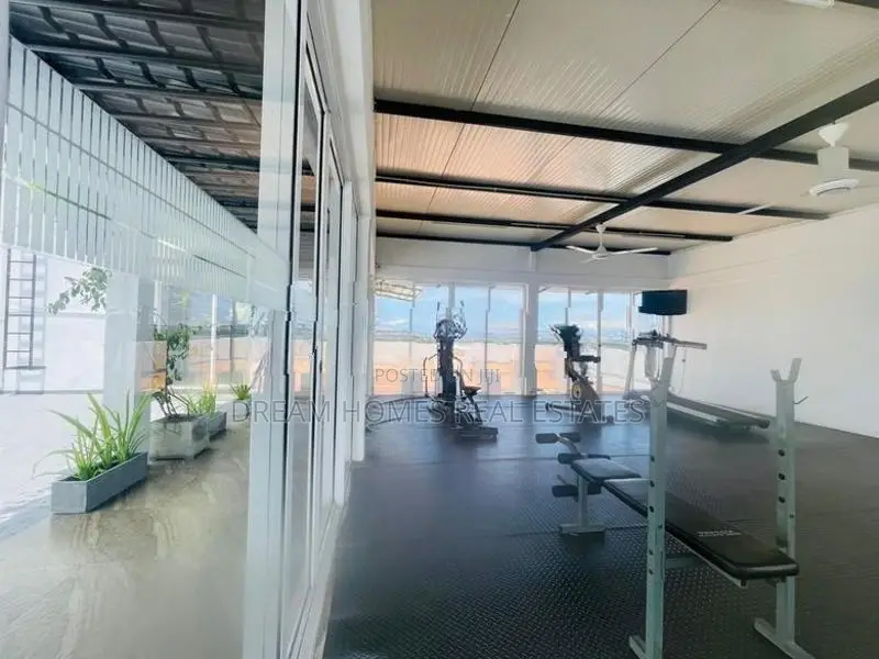 Modern 3BR House with Swimming Pool Gym – Battaramulla