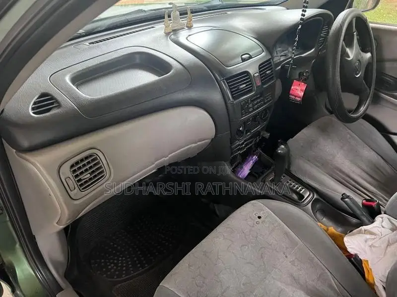 Nissan Sunny 2001