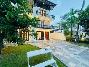 Ultra-Luxury 4-Storey Modern Residence for Sale – Kottawa