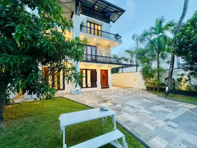 Ultra-Luxury 4-Storey Modern Residence for Sale – Kottawa