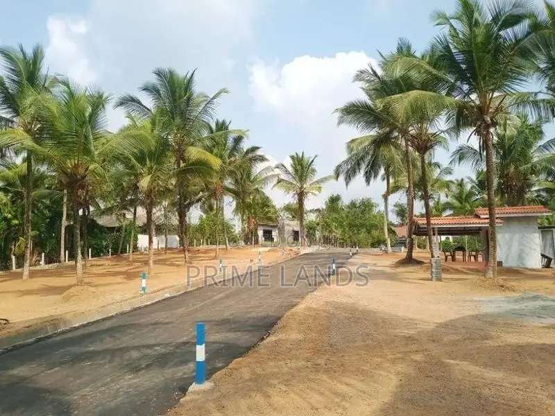 ගම්පහ බිම් කොටස් විකිණීමට