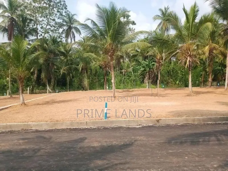 ගම්පහ බිම් කොටස් විකිණීමට
