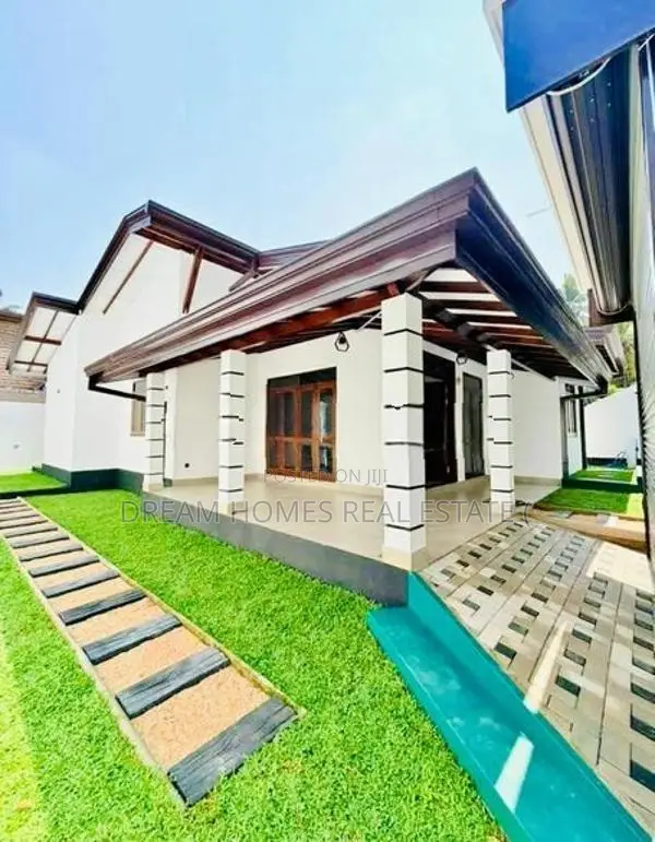 Beautiful 3 Bedroom House for Sale in Athurugiriya