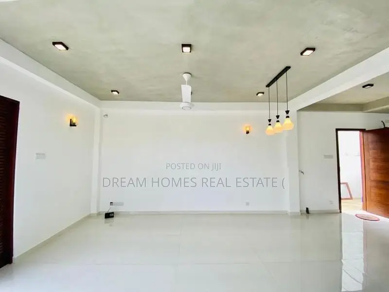 Brand New House for Sale – Athurugiriya