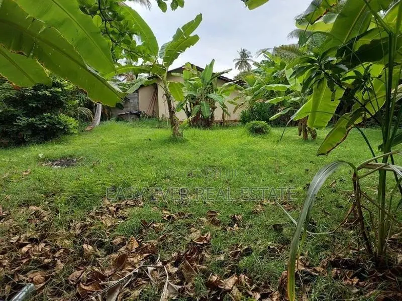 Land for Sale in Waththala