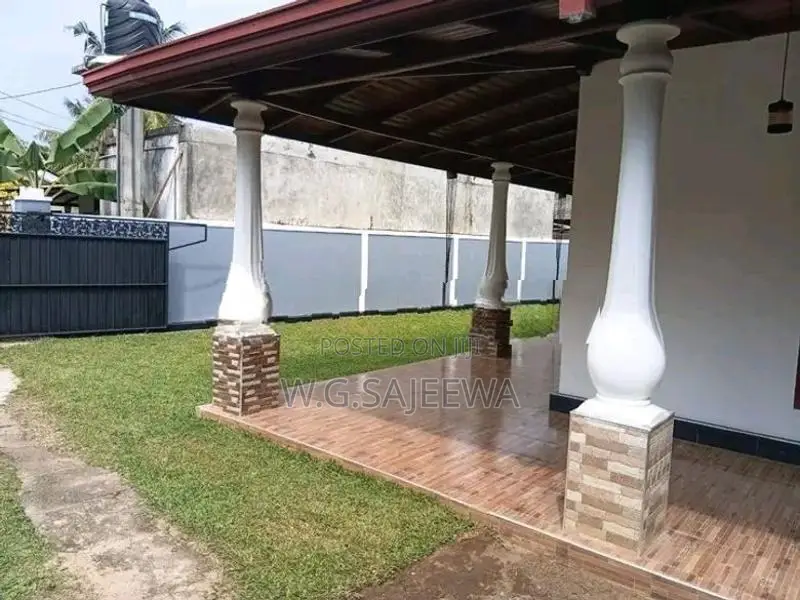 Complete House Sale in Seeduwa - 13.5 Perch
