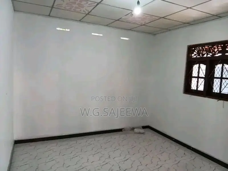 Complete House Sale in Seeduwa - 13.5 Perch