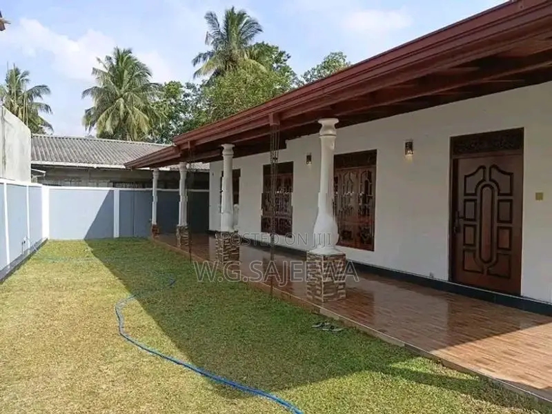 Complete House Sale in Seeduwa - 13.5 Perch