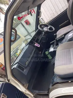 Nissan Largo 1988