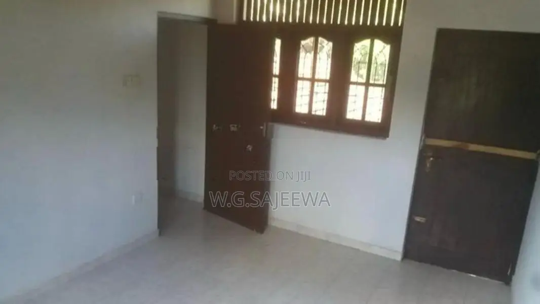 Main Road Facing Commercial House Rent in Ja Ela