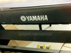 Yamaha P - 85 Digital piano