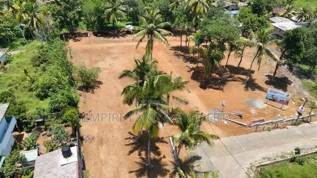 Land in Between Malabe and Kahanthota – Thunadahena Road
