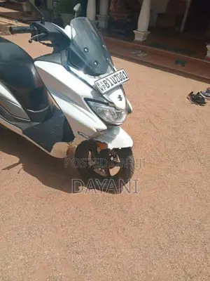 Suzuki Burgman 2020