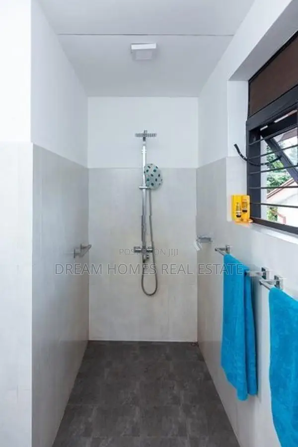 Elegant 5-Bedroom House for Sale – Nawala, School Lane