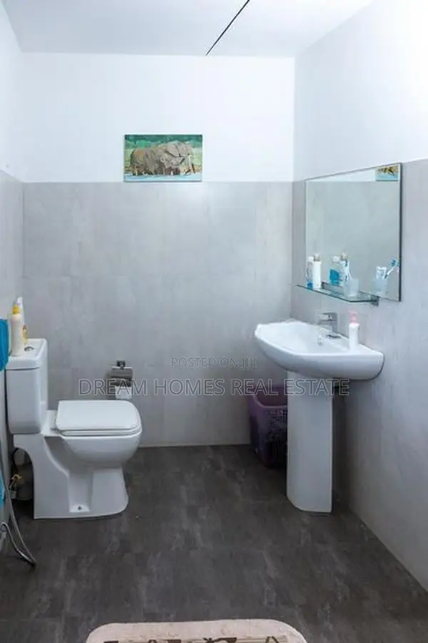 Elegant 5-Bedroom House for Sale – Nawala, School Lane