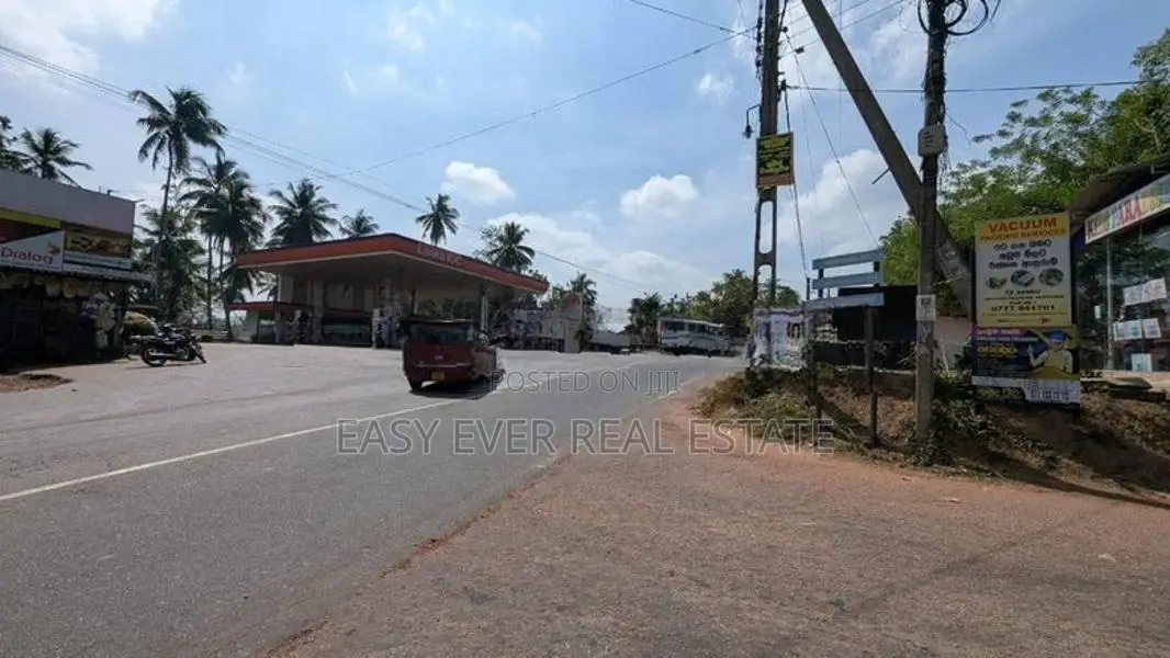 වැලිවේරිය – වටිනා ඉඩමක් විකිණීමට